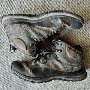 Keen Terradora mid hiking boots Size 9 raven/gargoyle